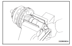 Toyota RAV4. Install underdrive input shaft nut