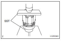 Toyota RAV4. Install front drive shaft bearing (for rh)