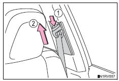 Toyota RAV4. Adjusting the seat belt shoulder anchor height (front seats)