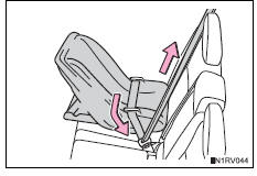 Toyota RAV4. Rear-facing „o infant seat/convertible seat