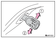 Toyota RAV4. Adjusting the set speed