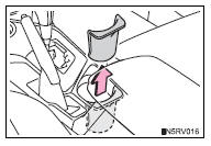 Toyota RAV4. Adjusting the size of the cup holder (front passenger’s side)