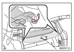 Toyota RAV4. Removing the luggage cover