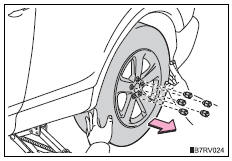 Toyota RAV4. Replacing a flat tire