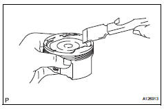 Toyota RAV4. Inspect piston