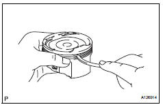 Toyota RAV4. Inspect piston