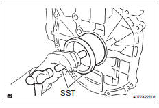 Toyota RAV4. Replace engine rear oil seal