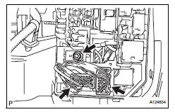 Toyota RAV4. Disconnect engine wire