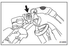 Toyota RAV4. Connect engine wire