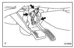 Toyota RAV4. Remove accelerator pedal rod
