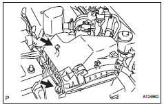 Toyota RAV4. Remove air cleaner cap