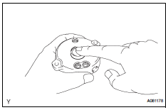 Toyota RAV4. Install starter commutator end frame cover