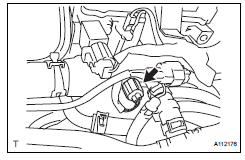 Toyota RAV4. Check cooling fan operation at low temperatures (below 94°c (201°f))