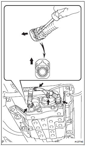 Toyota RAV4. Remove canister