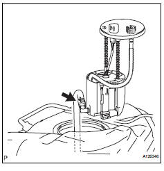 Toyota RAV4. Remove fuel suction with pump assembly