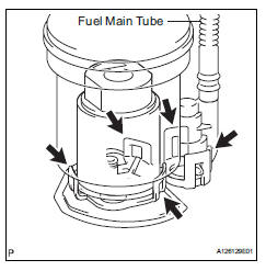 Toyota RAV4. Remove fuel pump assembly