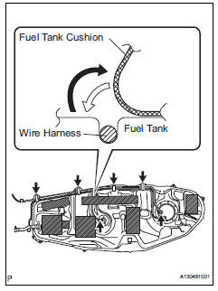 Toyota RAV4. Install fuel tank assembly