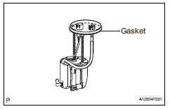 Toyota RAV4. Remove fuel suction with pump assembly