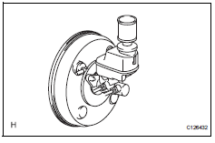 Toyota RAV4. Fill reservoir with brake fluid