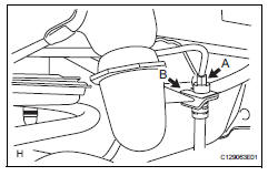 Toyota RAV4. Install rear brake tube flexible hose
