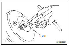Toyota RAV4. Inspect and adjust brake booster push rod