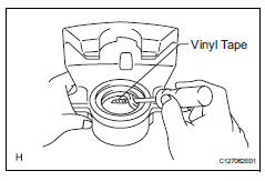 Toyota RAV4. Remove piston seal