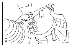 Toyota RAV4. Connect front flexible hose