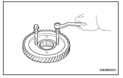 Toyota RAV4. Remove counter drive gear