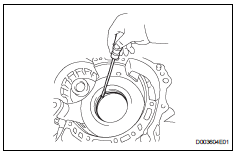 Toyota RAV4. Remove counter drive gear hole snap ring