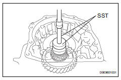 Toyota RAV4. Remove counter drive gear