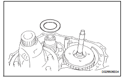 Toyota RAV4. Remove no. 2 Thrust bearing underdrive race