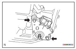 Toyota RAV4. Remove breather plug hose