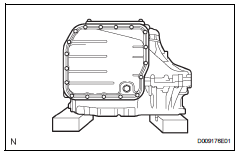 Toyota RAV4. Install automatic transaxle oil pan subassembly