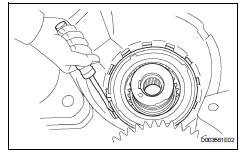 Toyota RAV4. Using a screwdriver, install the snap ring to the