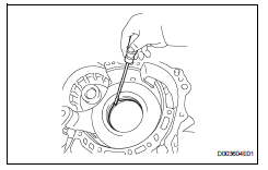 Toyota RAV4. Install counter drive gear hole snap ring