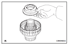 Toyota RAV4. Remove underdrive clutch piston set