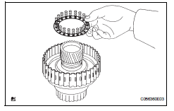 Toyota RAV4. Remove underdrive clutch piston set