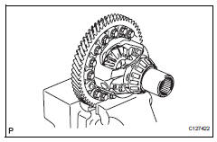 Toyota RAV4. Remove front differential ring gear