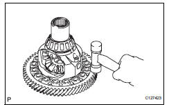 Toyota RAV4. Remove front differential ring gear