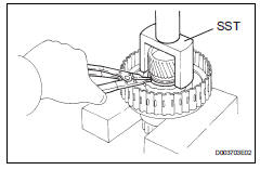 Toyota RAV4. Remove underdrive clutch piston set