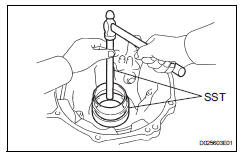 Toyota RAV4. Install front differential case front tapered roller bearing