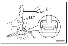 Toyota RAV4. Remove transaxle housing oil seal