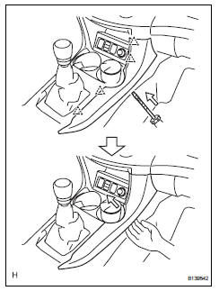 Toyota RAV4. Remove no. 2 Console upper panel garnish