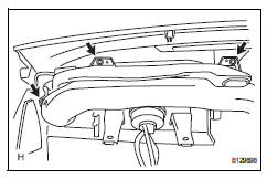 Toyota RAV4. Remove no. 2 Side defroster nozzle duct