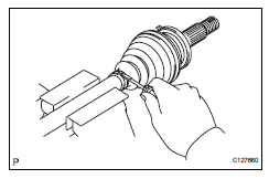 Toyota RAV4. Remove front axle outboard joint boot clamp lh