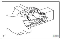 Toyota RAV4. Remove front drive inboard joint assembly lh