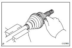 Toyota RAV4. Remove front axle outboard joint boot no. 2 Clamp