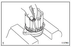 Toyota RAV4. Remove drive shaft bearing case