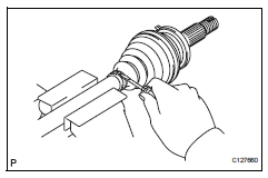 Toyota RAV4. Remove front axle outboard joint boot