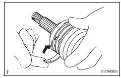 Toyota RAV4. Install front axle outboard joint boot no. 2 Clamp